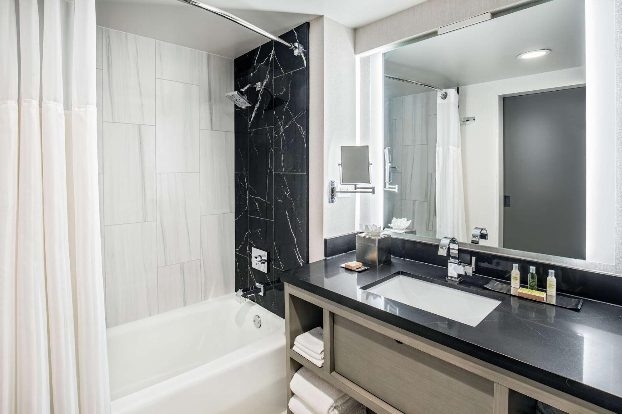 Doubletree By Hilton Washington Dc North/Гейтърсбърг Екстериор снимка