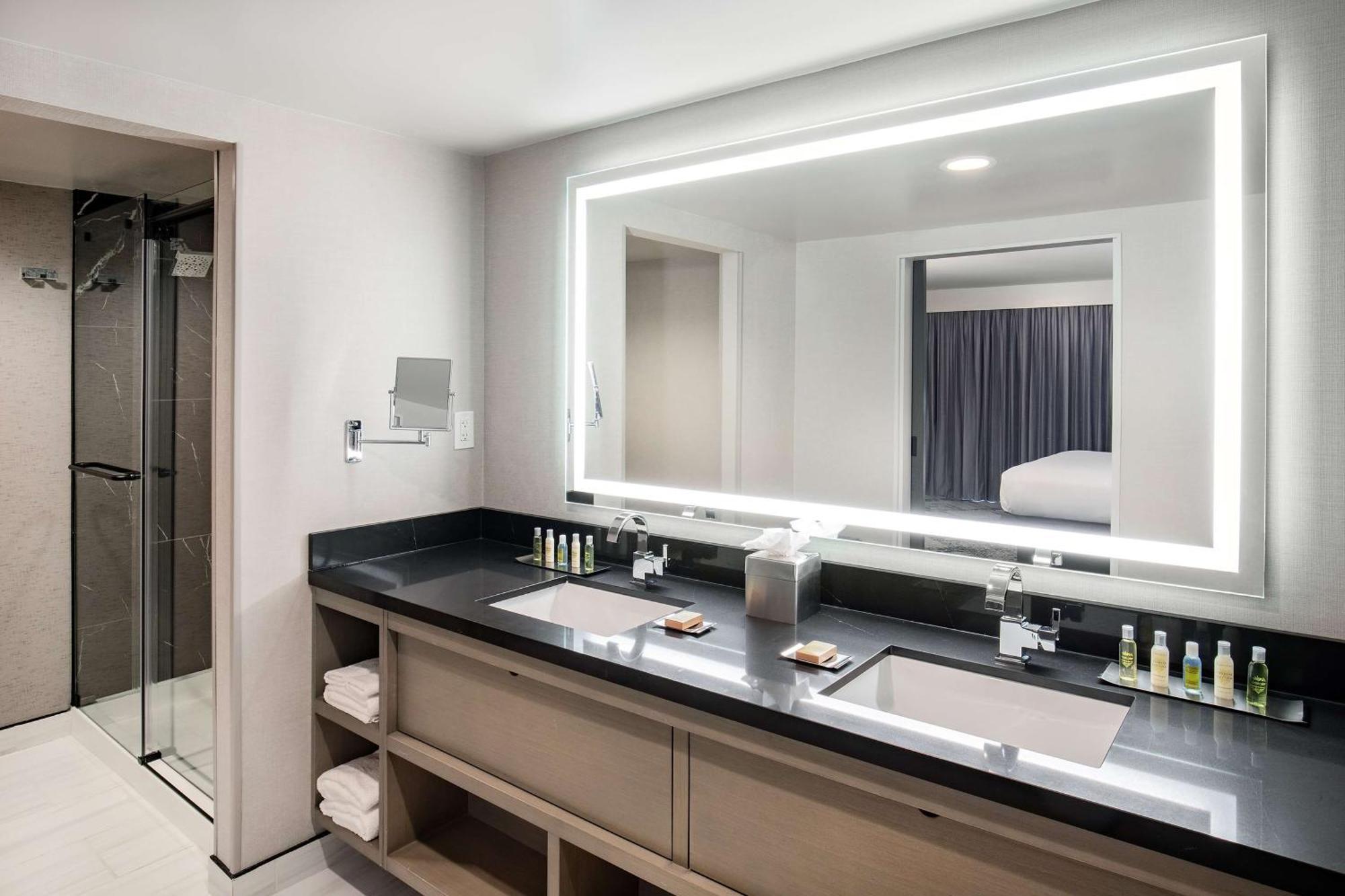 Doubletree By Hilton Washington Dc North/Гейтърсбърг Екстериор снимка